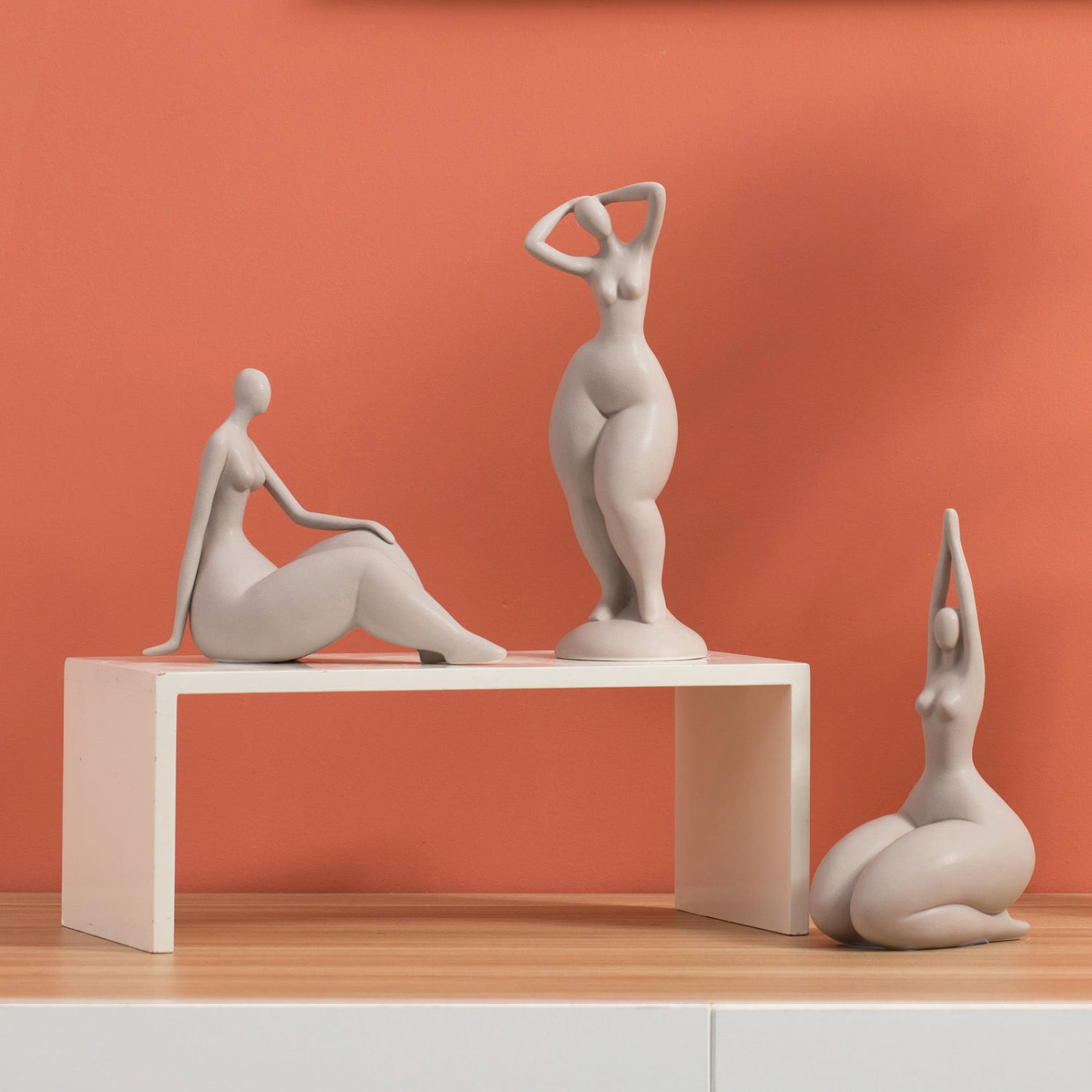 Figurina yoga moderna e minima - Home Office And Tv Room Ideas recensione e prezzo