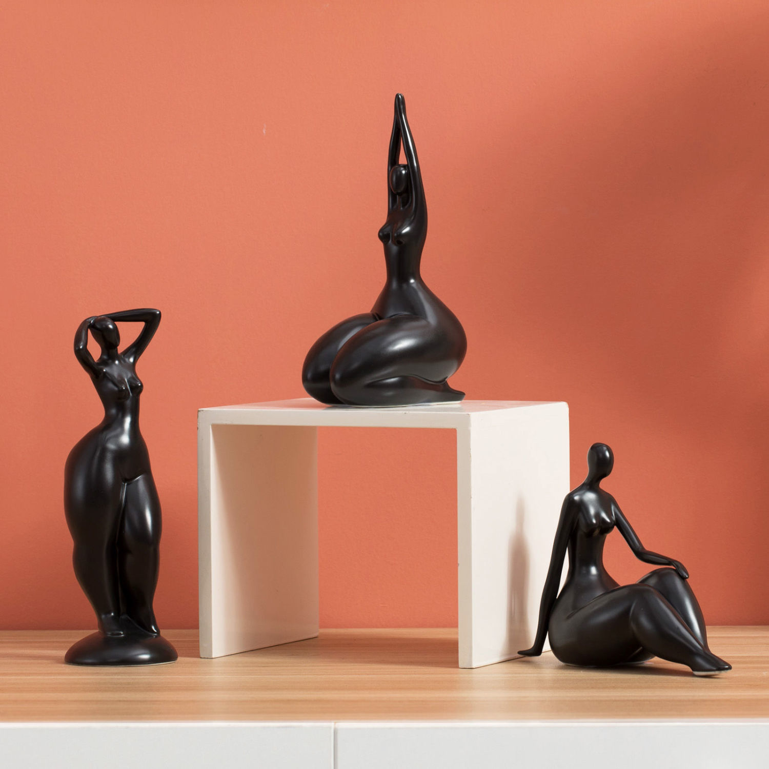 Figurina yoga moderna e minima - Home Office And Tv Room Ideas recensione e prezzo